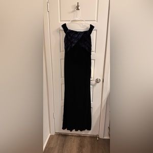 NEW Adrianna Papell Gown/Dress; Size 4